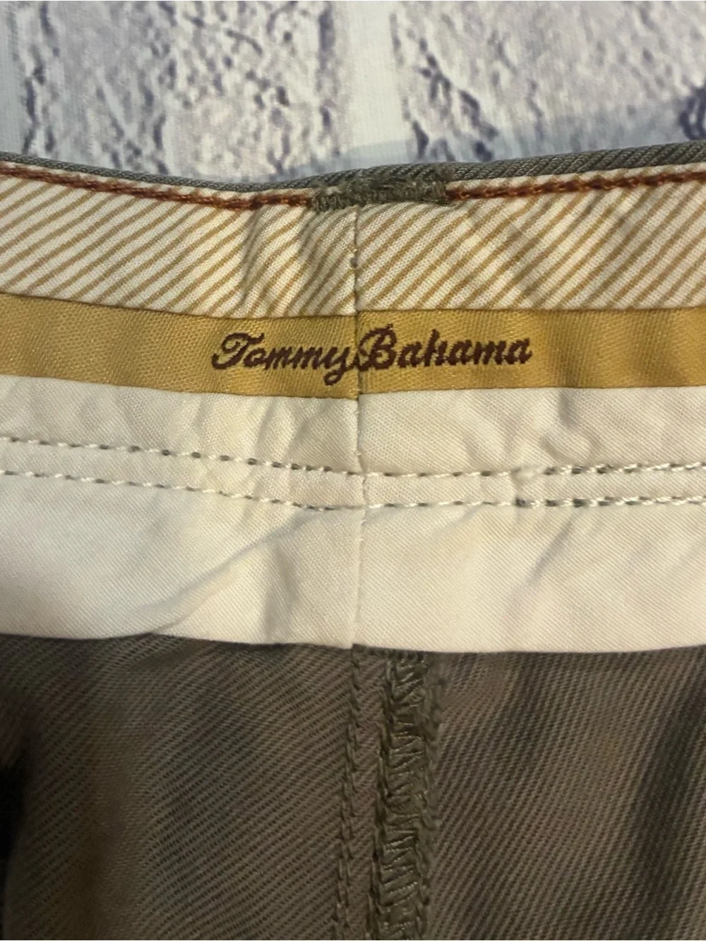 Tommy Bahama Men's Olive Green Flat-Front Shorts‎